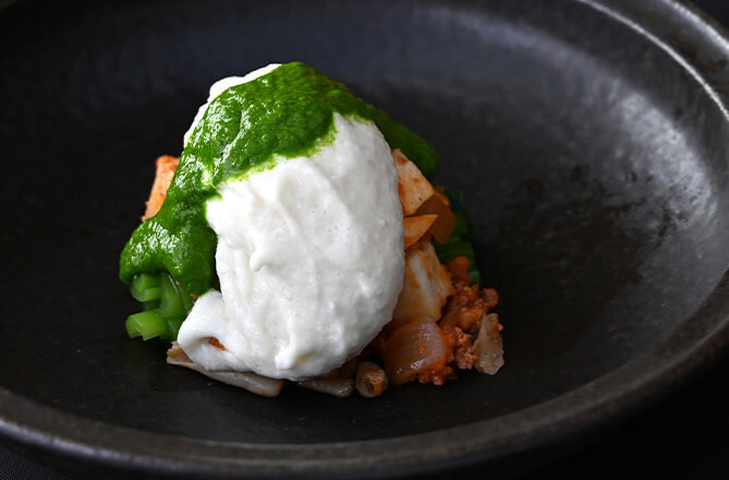 温前菜 猪肉の辛みソーセージと加賀丸いも